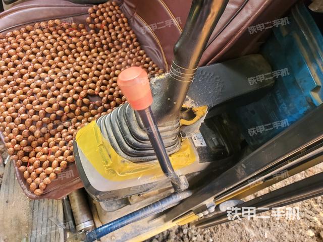 座椅左側(cè)控制臺/音響/含左手柄（駕駛室部分）