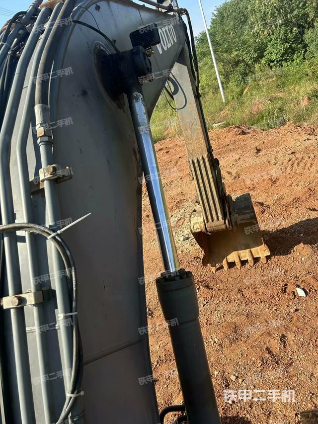 大臂油缸整體?豎拍(工作和回轉(zhuǎn)裝置) 大臂油缸整體?豎拍(工作和回轉(zhuǎn)裝置)