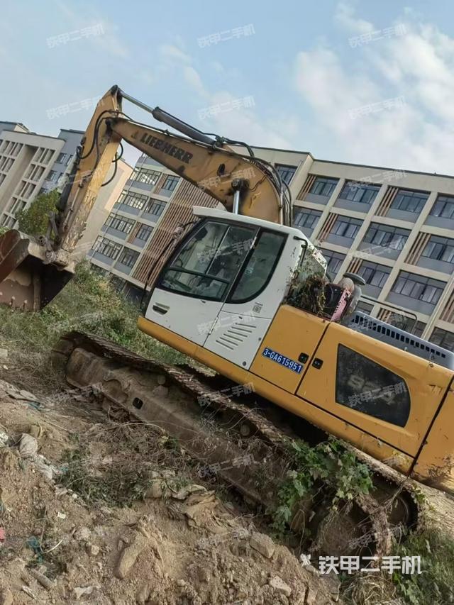 駕駛室頂部（整機外觀）