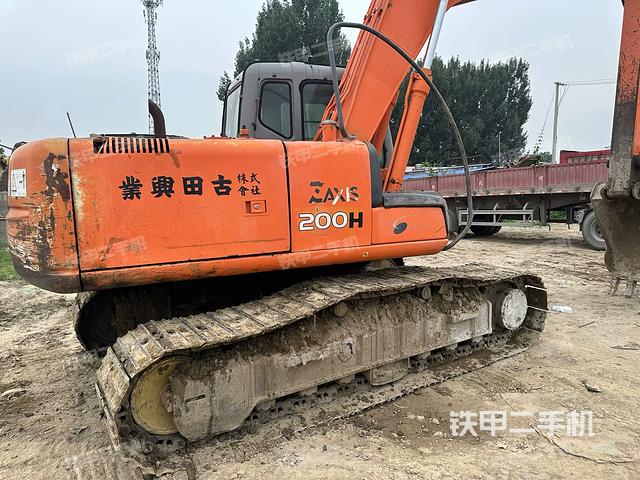 單側(cè)履帶整體(整機(jī)外觀) 單側(cè)履帶整體(整機(jī)外觀)