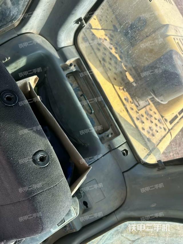 座椅后部(駕駛室部分) 座椅后部(駕駛室部分)