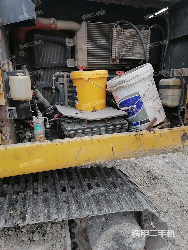 液壓泵艙室正面整體(整機外觀) 液壓泵艙室正面整體(整機外觀)