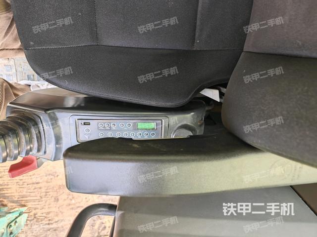 座椅左側(cè)控制臺(tái)/音響/含左手柄（駕駛室部分）