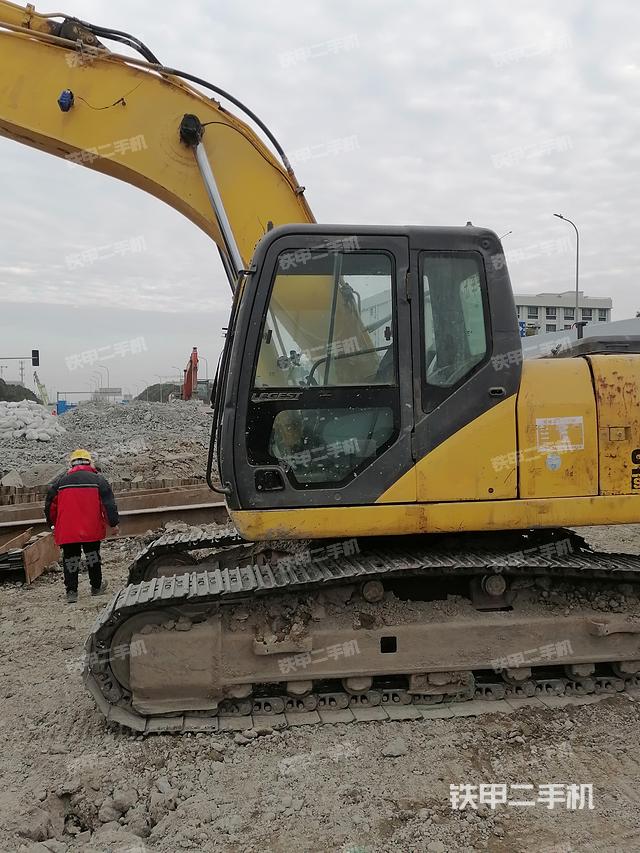 駕駛室整體(整機外觀) 駕駛室整體(整機外觀)