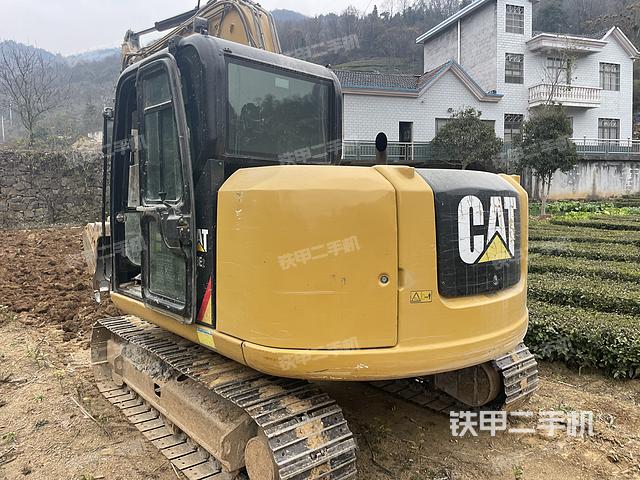 駕駛室頂部(整機(jī)外觀) 駕駛室頂部(整機(jī)外觀)