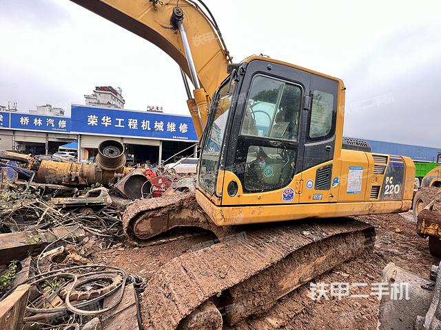 小松PC220-8挖掘机
