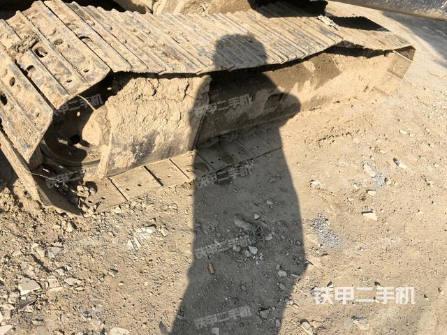 右側(cè)履帶整體?(行走機(jī)構(gòu)) 右側(cè)履帶整體?(行走機(jī)構(gòu))