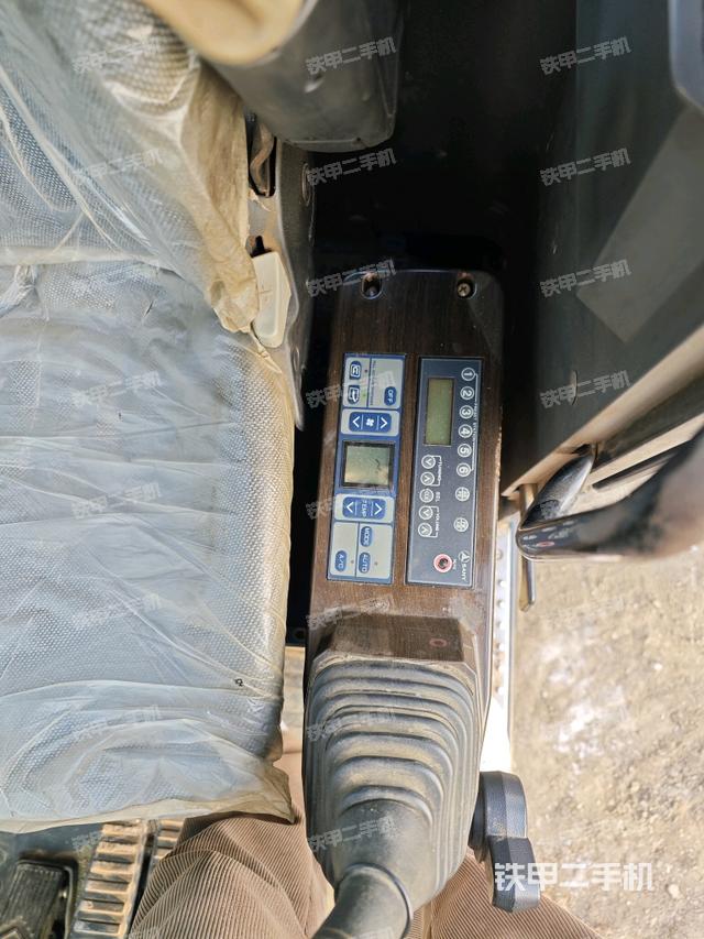 座椅左側(cè)控制臺/音響/含左手柄（駕駛室部分）