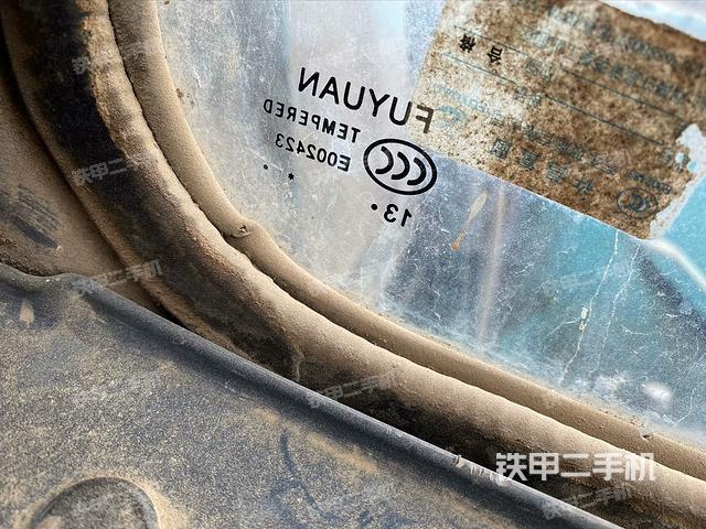 左后方玻璃角標(biāo)（駕駛室部分）