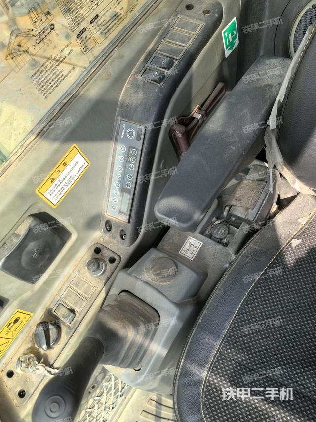 座椅右側(cè)控制臺/鑰匙門/油門/含右手柄（駕駛室部分）