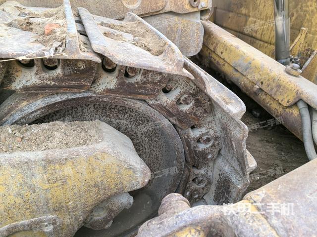 左側(cè)履帶全景(推土機(jī)底盤及工作裝置) 左側(cè)履帶全景(推土機(jī)底盤及工作裝置)