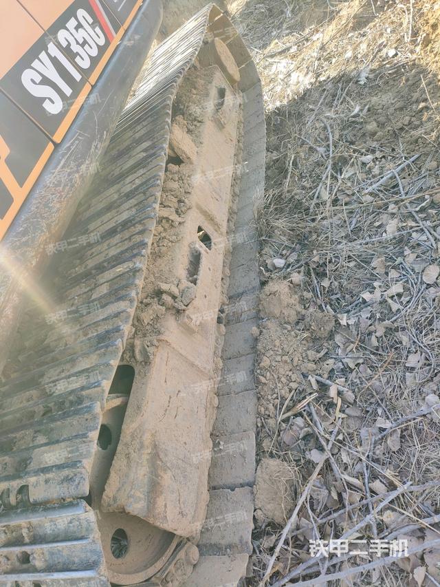 單側(cè)履帶整體(整機(jī)外觀) 單側(cè)履帶整體(整機(jī)外觀)