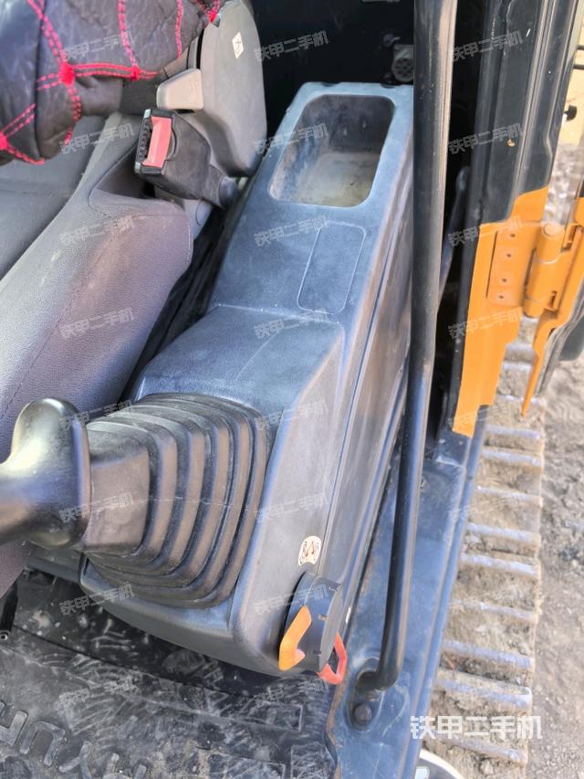 座椅左側(cè)控制臺/音響/含左手柄（駕駛室部分）