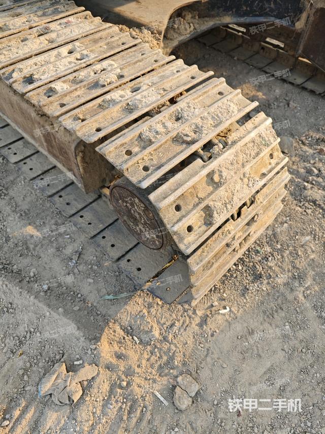 右驅(qū)動輪（行走機(jī)構(gòu)）