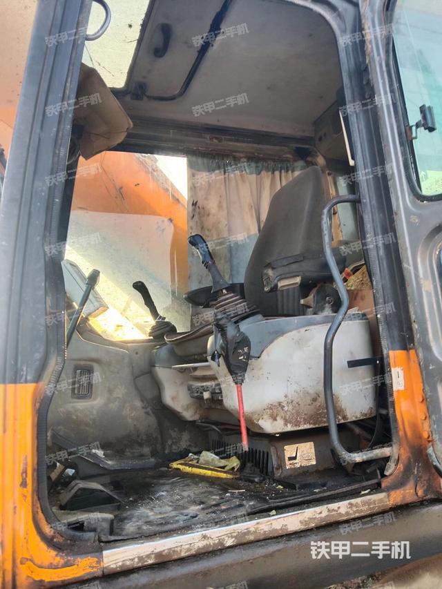 驾驶室整体（整机外观）