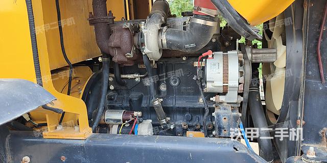 發(fā)動機右側(cè)（整機外觀及大件）