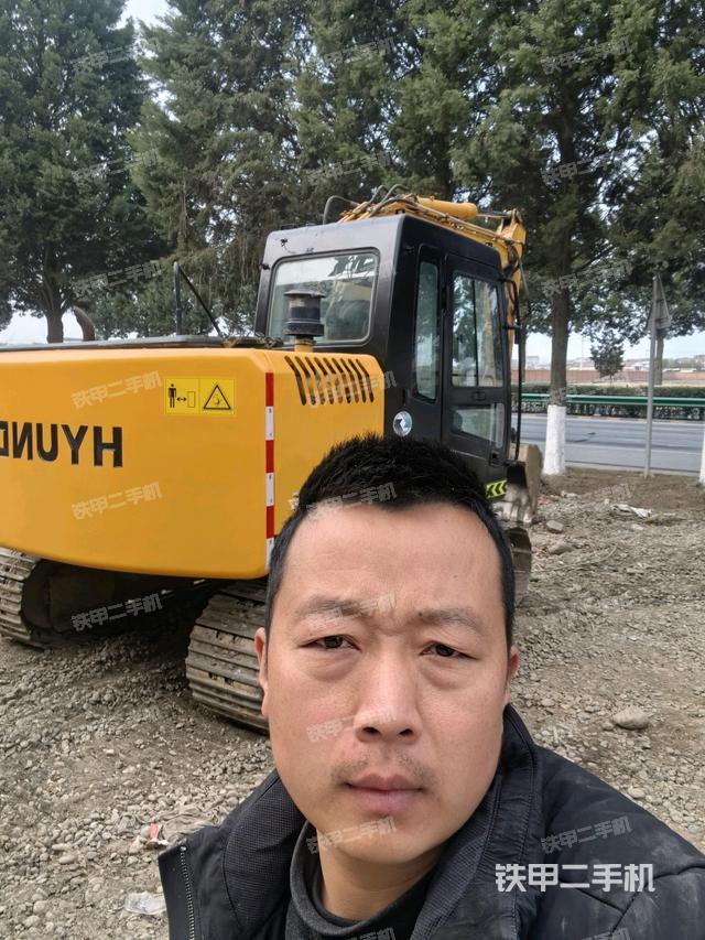 现代R110-7挖掘机的设备实拍-第1张实拍照片