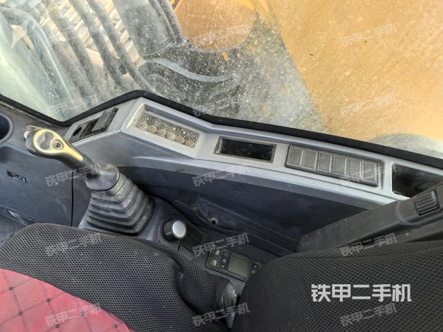 座椅右側(cè)控制臺(tái)/鑰匙門(mén)/油門(mén)/含右手柄（駕駛室部分）