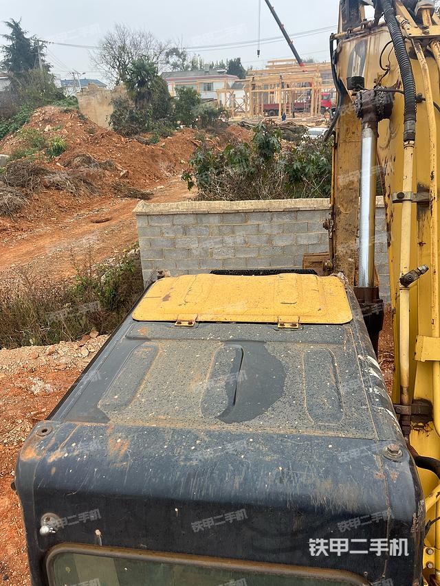 駕駛室頂部（整機外觀）