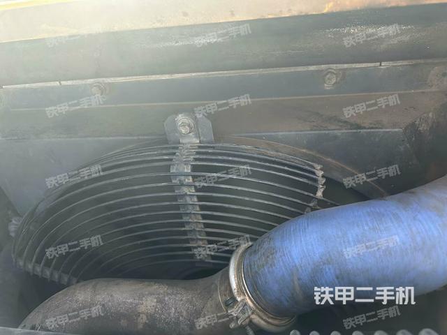散熱器正面(大件艙室) 散熱器正面(大件艙室)