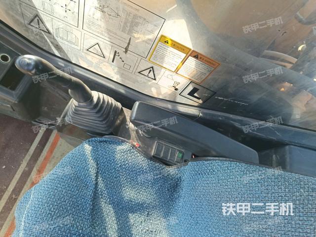 座椅右側(cè)控制臺(tái)/鑰匙門/油門/含右手柄（駕駛室部分）