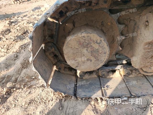 左驅(qū)動輪（行走機構(gòu)）