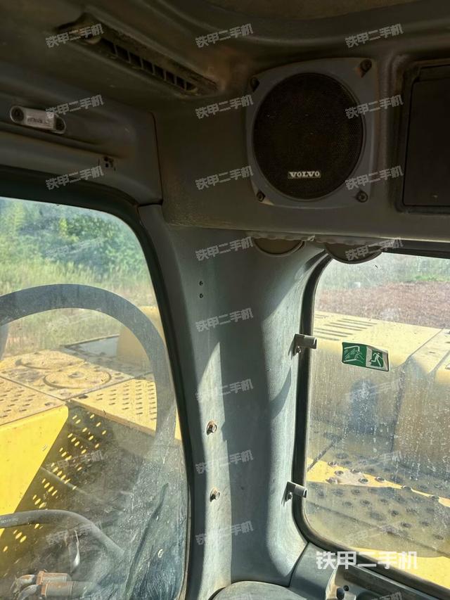 右側(cè)玻璃角標(biāo)(駕駛室部分) 右側(cè)玻璃角標(biāo)(駕駛室部分)