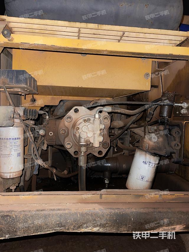 驾驶室顶部（整机外观）