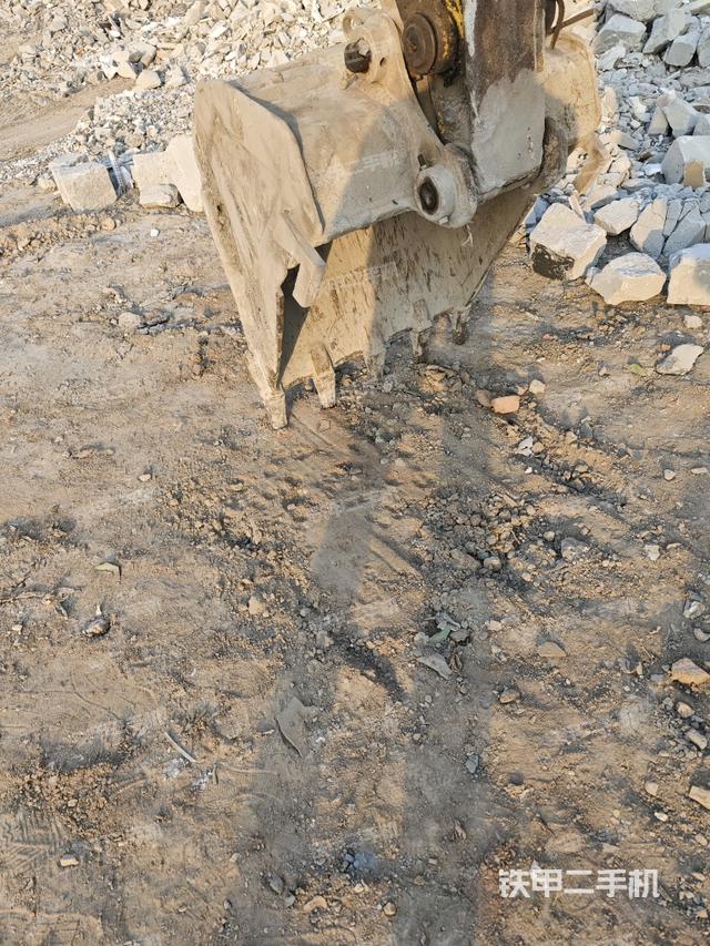 鏟斗右后整體（工作和回轉(zhuǎn)裝置）