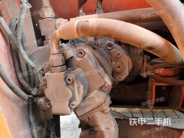 液壓泵艙室正面整體（整機(jī)外觀）