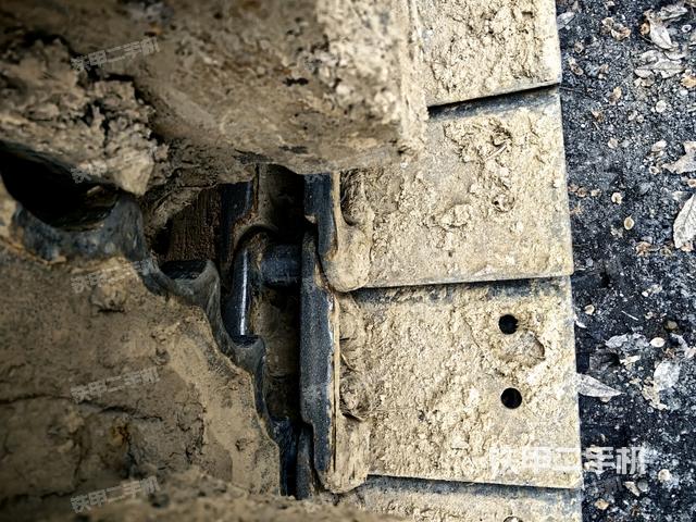 左驅(qū)動輪（行走機(jī)構(gòu)）