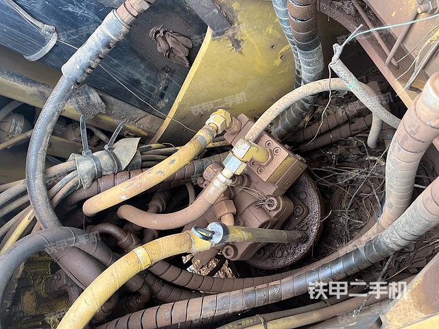 回轉馬達和主控閥（整機外觀）