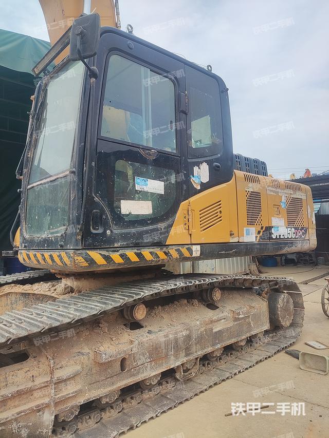 驾驶室顶部(整机外观) 驾驶室顶部(整机外观)