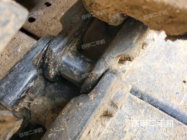 左驅(qū)動輪（行走機構(gòu)）