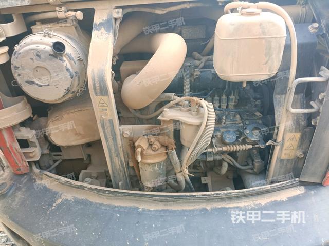 發(fā)動(dòng)機(jī)室（上車部件）