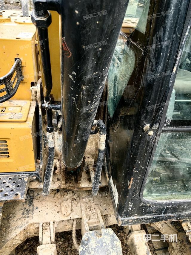 大臂根部?斜（工作和回轉(zhuǎn)裝置）