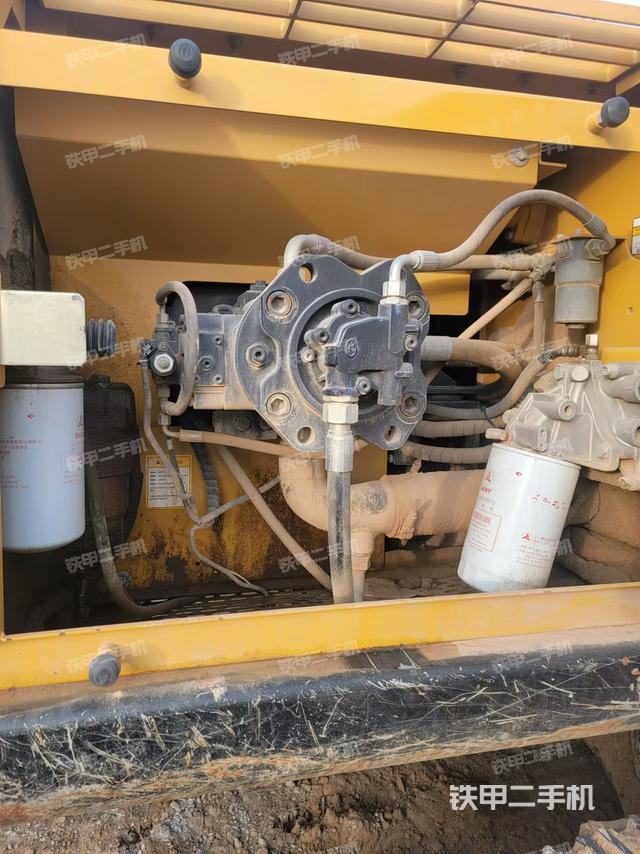 液壓泵艙室正面整體（整機(jī)外觀）