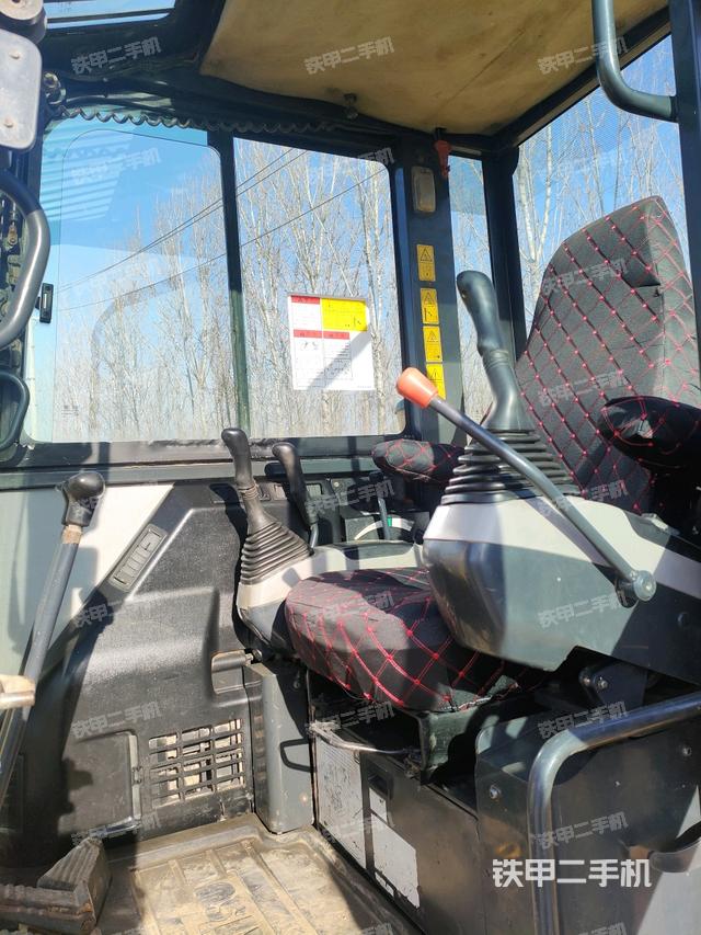 駕駛室頂部（整機(jī)外觀）