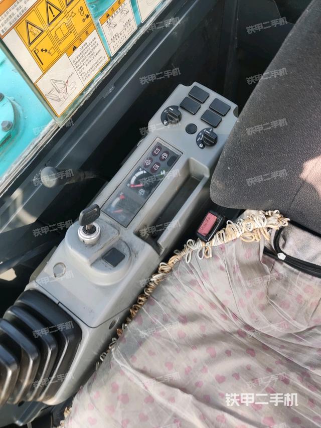 座椅右側(cè)控制臺/鑰匙門/油門/含右手柄（駕駛室部分）