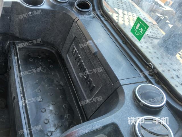 后窗玻璃角標（駕駛室部分）