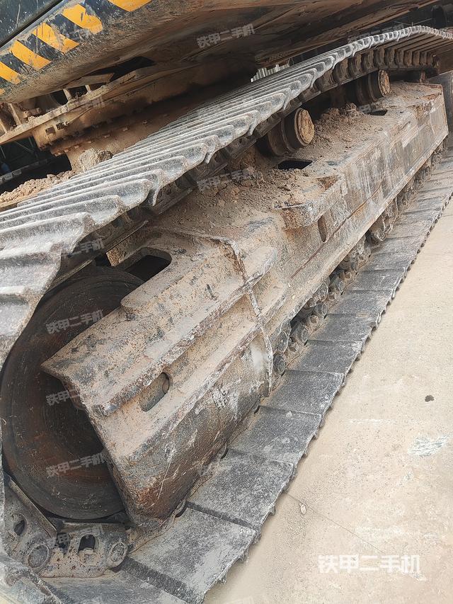 单侧履带整体(整机外观) 单侧履带整体(整机外观)