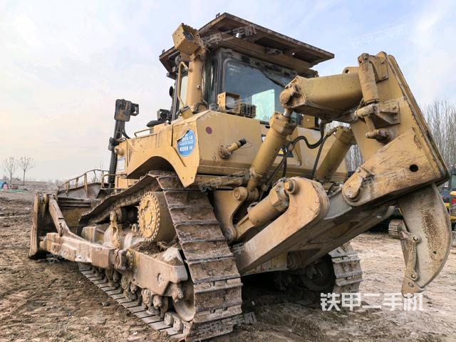 左后45°(推土機(jī)整車外觀) 左后45°(推土機(jī)整車外觀)