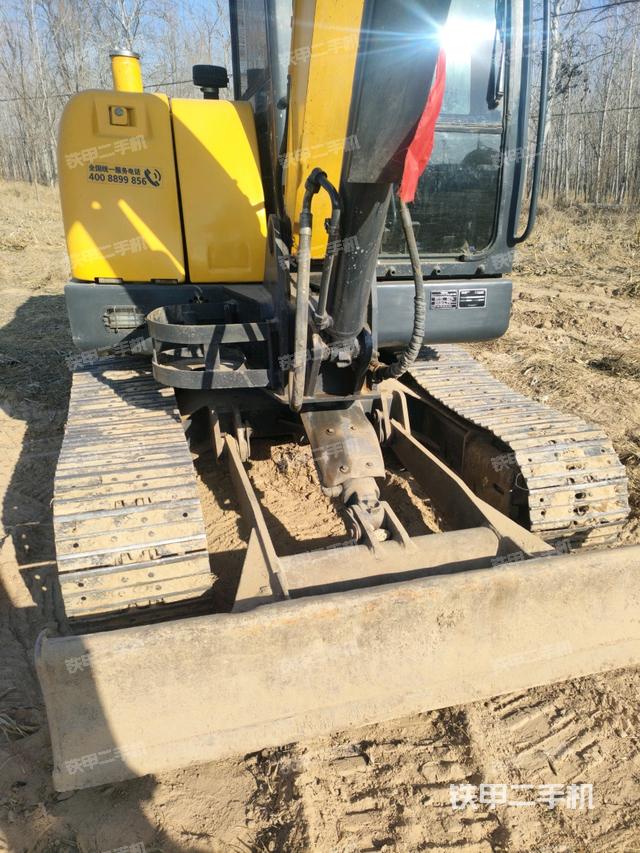 轉(zhuǎn)盤和下車架正前（工作和回轉(zhuǎn)裝置）