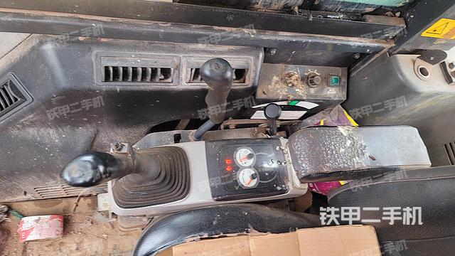 驾驶室整体（整机外观）