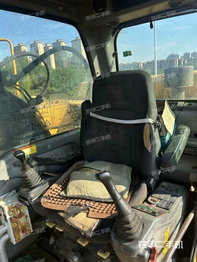 座椅左側(cè)控制臺(tái)/音響/含左手柄(駕駛室部分) 座椅左側(cè)控制臺(tái)/音響/含左手柄(駕駛室部分)