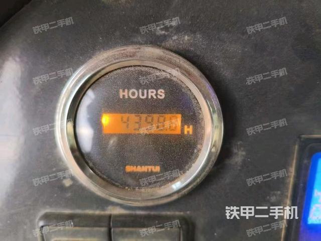 駕駛室操作臺(tái)(設(shè)備外觀及核心部件) 駕駛室操作臺(tái)(設(shè)備外觀及核心部件)