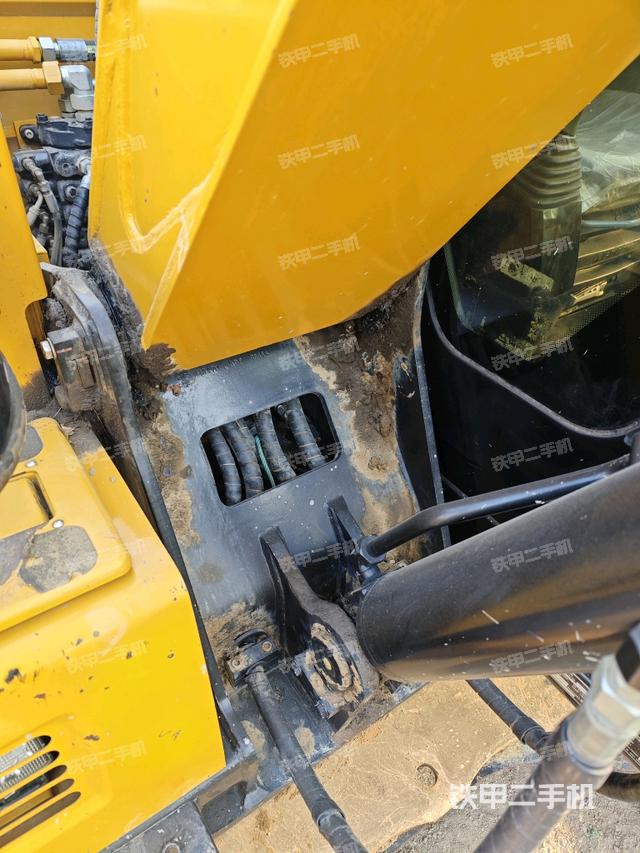 大臂根部?斜（工作和回轉(zhuǎn)裝置）