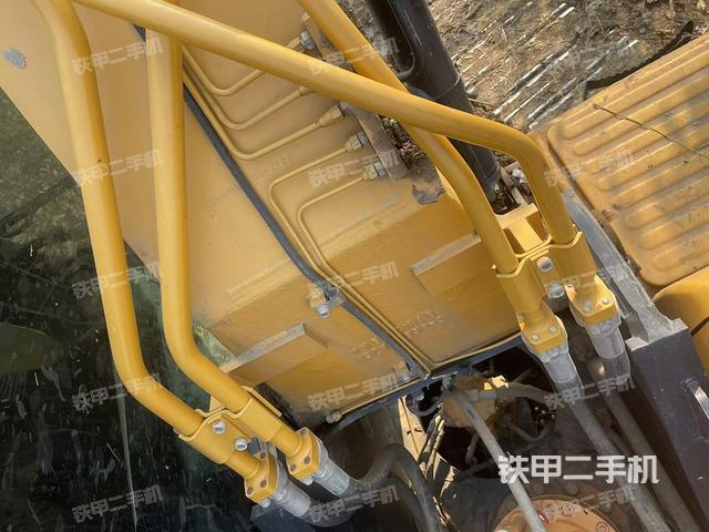 大臂背部俯視(工作和回轉(zhuǎn)裝置) 大臂背部俯視(工作和回轉(zhuǎn)裝置)