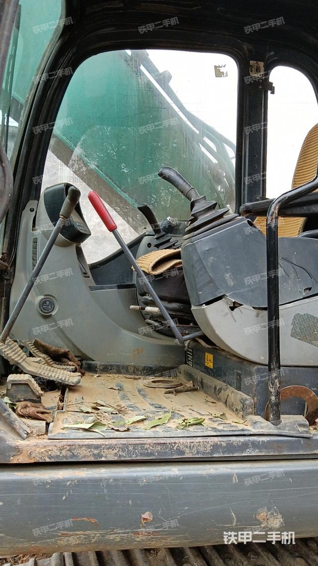 驾驶室整体（整机外观）