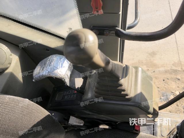 座椅右側(cè)控制臺(tái)/鑰匙門/油門/含右手柄(駕駛室部分) 座椅右側(cè)控制臺(tái)/鑰匙門/油門/含右手柄(駕駛室部分)